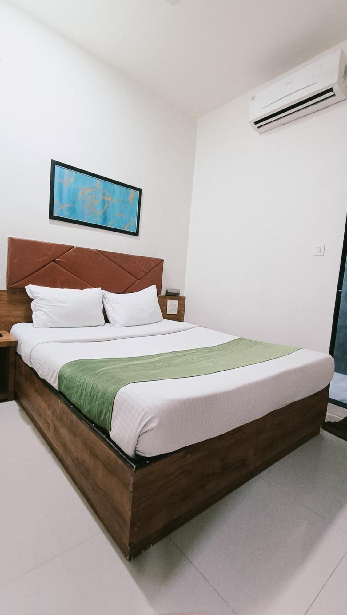 Hotel Comfort- Andheri West Mumbai Exterior photo